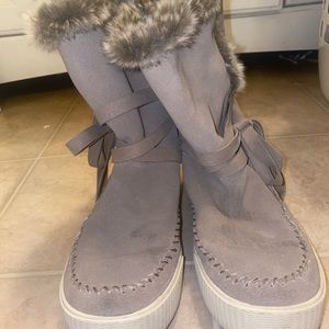 Furry boots/ TOMS/ winter boots